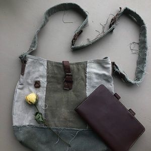 Unknown brand green saddle bag